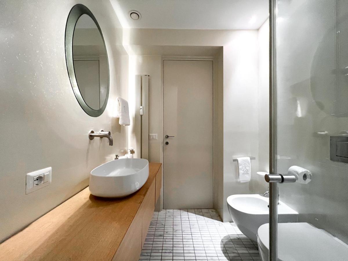 Luxury House & Secret Garden - Strategic Location, 100M To Metro B Apartment Rome Bagian luar foto