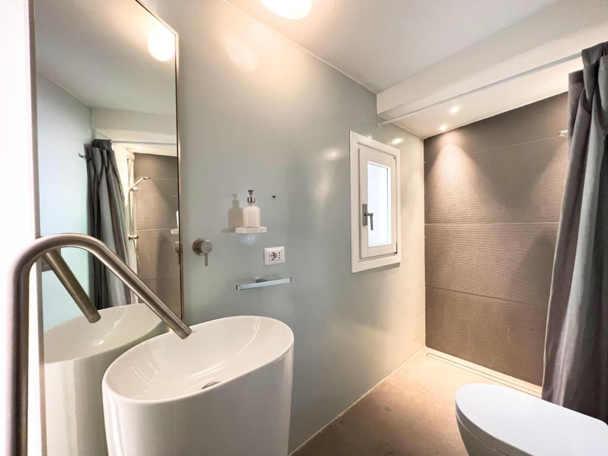 Luxury House & Secret Garden - Strategic Location, 100M To Metro B Apartment Rome Bagian luar foto