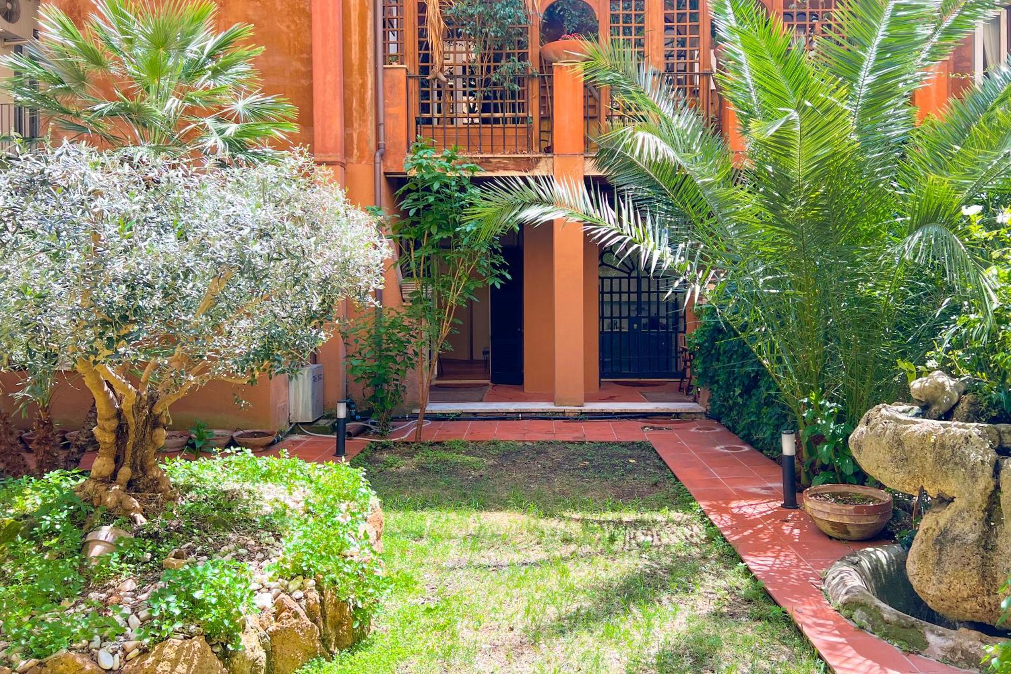 Luxury House & Secret Garden - Strategic Location, 100M To Metro B Apartment Rome Bagian luar foto